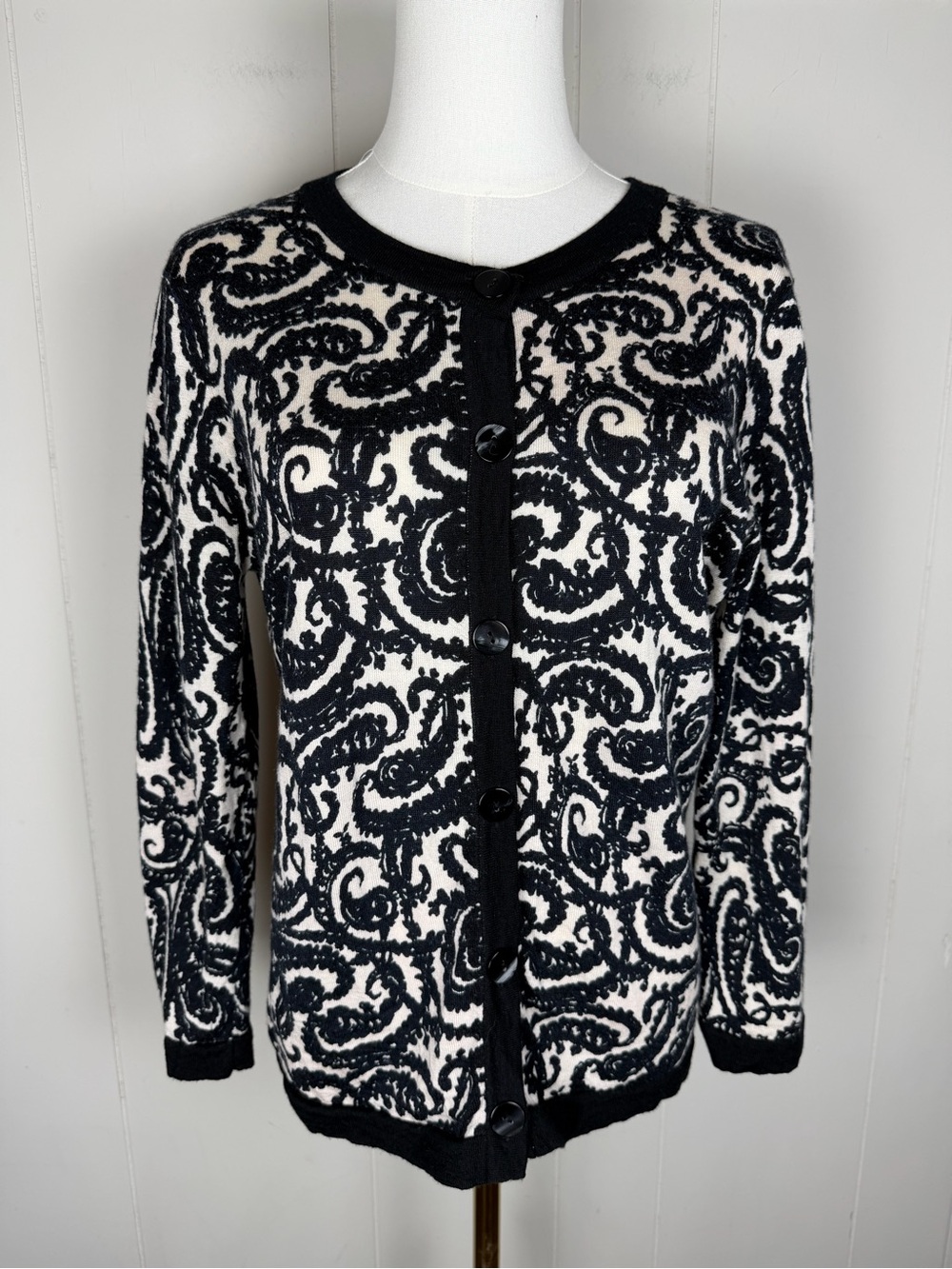 Talbots Vintage Merino Wool Women's Cardigan Sweater Size Medium - Picture 1 of 14